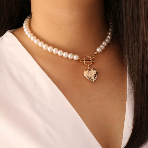 Wholesale Women's Love Letter Vintage Pearl Necklace Alloy Heart Pendant With Ball Chain Electroplated