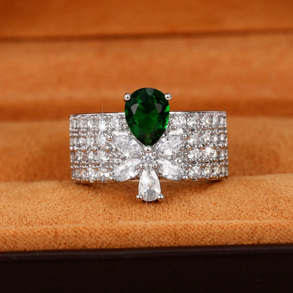 Wholesale Women's Luxury Light Luxury Copper Water Drop Zircon Ring Set With Pear Shaped Flowers