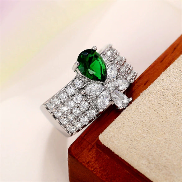 Wholesale Women's Luxury Light Luxury Copper Water Drop Zircon Ring Set With Pear Shaped Flowers