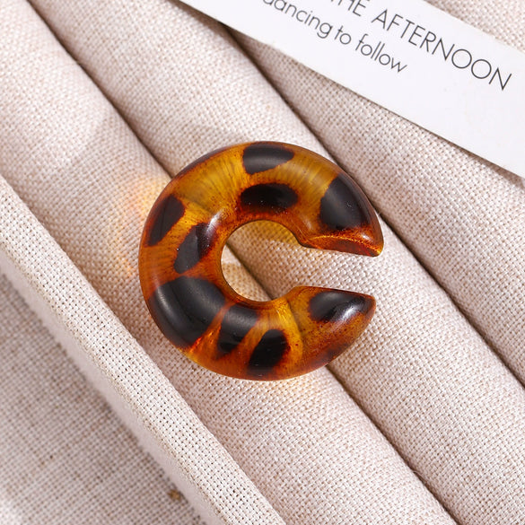 Wholesale Women's Maillard Style Geometric Leopardprint Resin Cshaped Electroplated Ear Clips