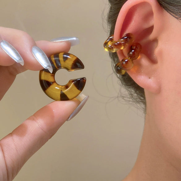 Wholesale Women's Maillard Style Geometric Leopardprint Resin Cshaped Electroplated Ear Clips