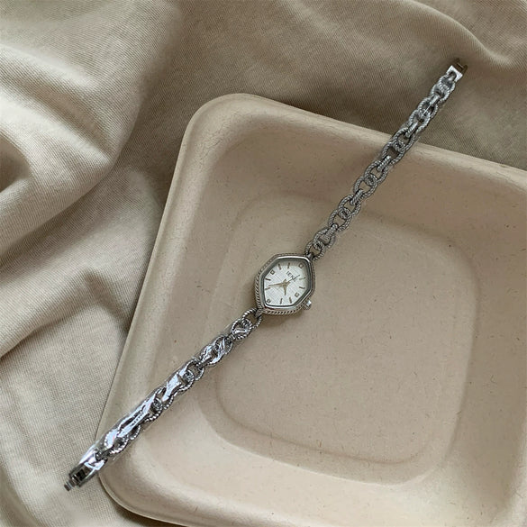 Wholesale Women's Medieval Style Alloy Watch With Diamondshaped Dial And Thorn Design
