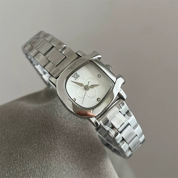 Wholesale Women's Medieval Style Dshaped Plum Blossom Steel Band Quartz Watch