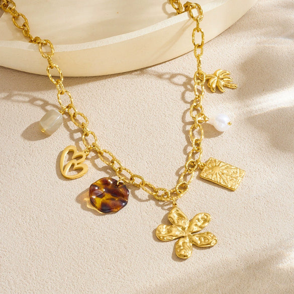 Wholesale Women's Medieval Style Goldplated Stainless Steel Cut Out Heartshaped Flower Leopard Print Pendant Necklace With Flash O Chain
