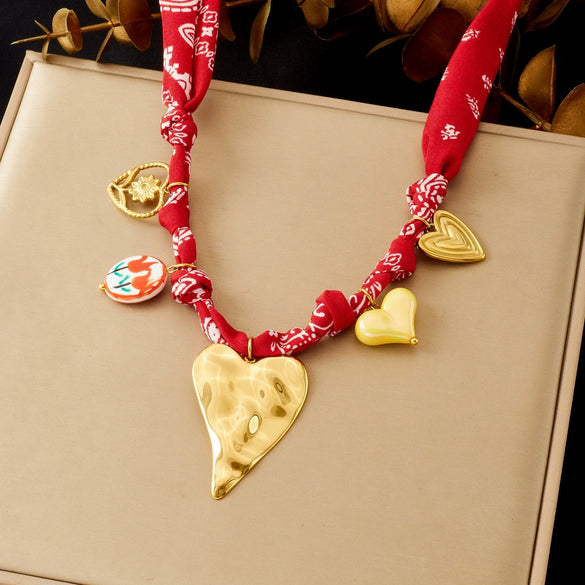 Wholesale Women's Medieval Style Heartshaped Printed Ceramic Goldplated Stainless Steel Love Necklace