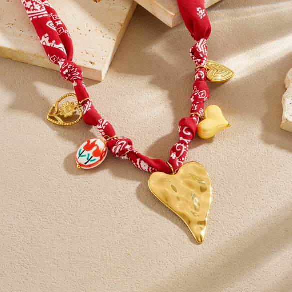 Wholesale Women's Medieval Style Heartshaped Printed Ceramic Goldplated Stainless Steel Love Necklace