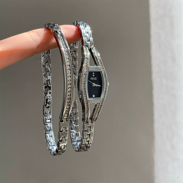 Wholesale Women's Medieval Style Quartz Watch With Metal Strap And Alloy Case And Ordinary Glass Mirror