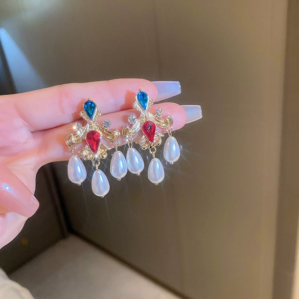 Wholesale Women's Middle Ancient Vintage Alloy Needle Earrings With Diamond Design And Geometric Drop Shape