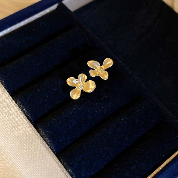 Wholesale Women's Middle Ancient Vintage Alloy Needle Earrings With Diamond Design And Geometric Drop Shape