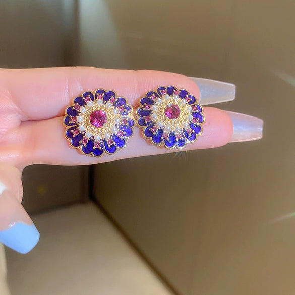 Wholesale Women's Middle Ancient Vintage Alloy Needle Earrings With Diamond Design And Geometric Drop Shape