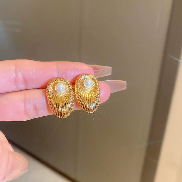 Wholesale Women's Middle Ancient Vintage Alloy Needle Earrings With Diamond Design And Geometric Drop Shape