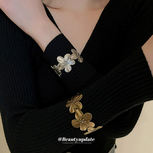 Wholesale Women's Middle Ancient Vintage Flower Open Copper Bracelet With Electroplating