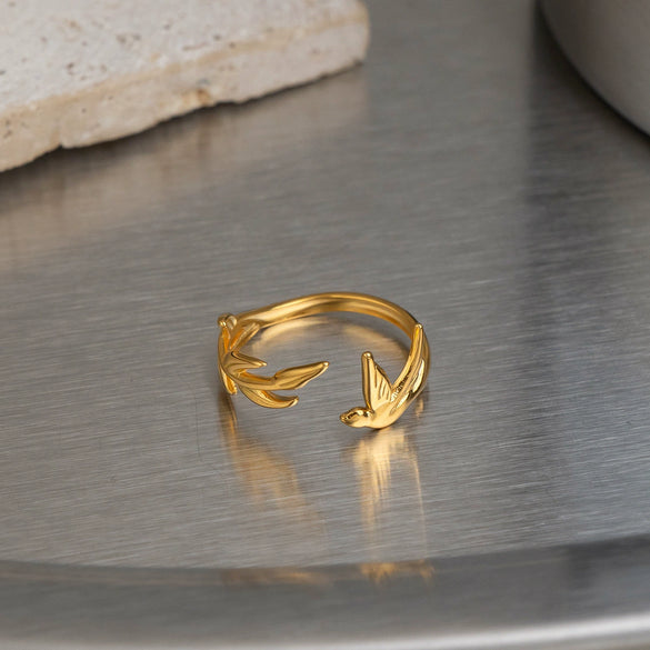 Wholesale Women's Minimalist Animal Style Stainless Steel Wings Ring With Pvd Furnace Vacuum Real Gold Plating