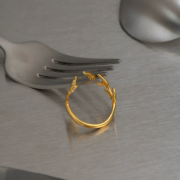 Wholesale Women's Minimalist Animal Style Stainless Steel Wings Ring With Pvd Furnace Vacuum Real Gold Plating