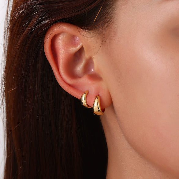 Wholesale Women's Minimalist Copper Zircon Geometric Round Ear Buckle Earrings With Real Gold Plated Electroplating Treatment