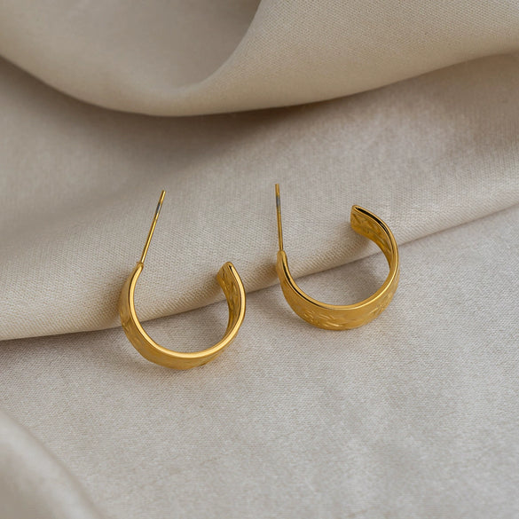 Wholesale Women's Minimalist Geometric Cshaped Floral Texture Stainless Steel Vacuum Real Gold Plated Earrings