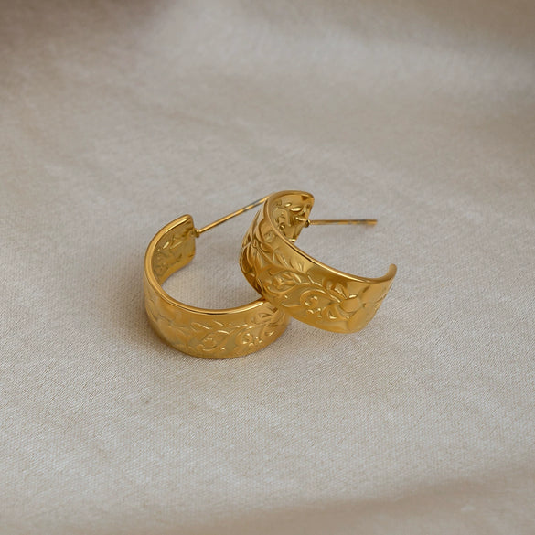 Wholesale Women's Minimalist Geometric Cshaped Floral Texture Stainless Steel Vacuum Real Gold Plated Earrings