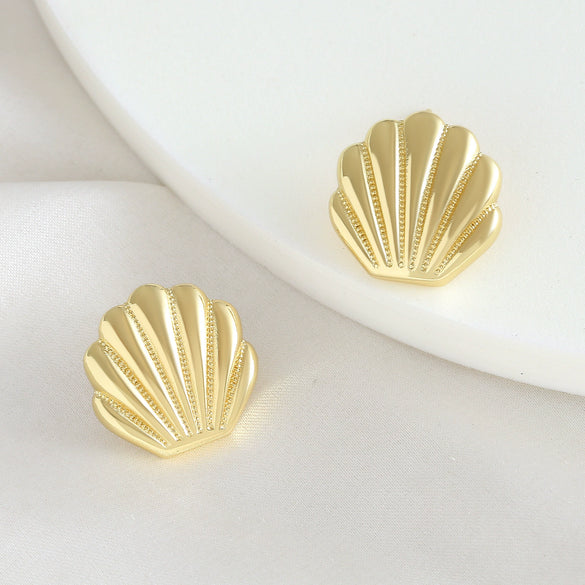 Wholesale Women's Minimalist Geometric Heartshaped Copper Earrings With Electroplating