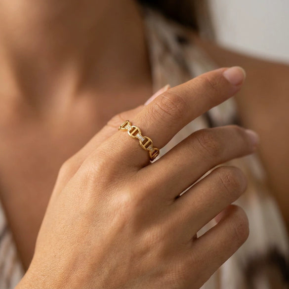 Wholesale Women's Minimalist Geometric Hollowout Diamondencrusted Goldplated Ring