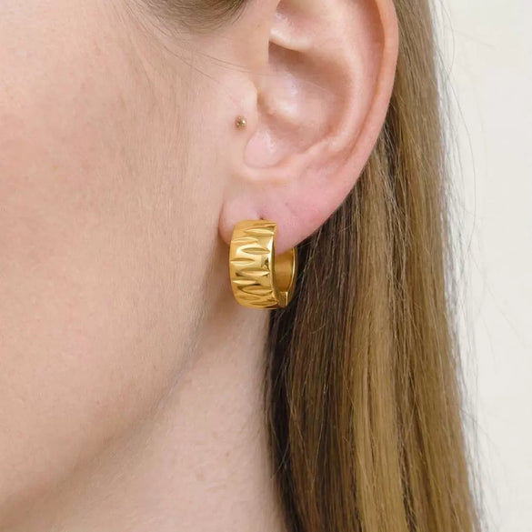 Wholesale Women's Minimalist Geometric Round Stainless Steel Earrings With Textured Finish Handpolished And Vacuum Real Gold Plated In Pvd Furnace