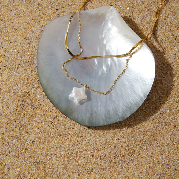 Wholesale Women's Minimalist Geometric Stainless Steel And Titanium Steel Necklace With Natural Pearl And Pvd Furnace Vacuum Real Gold Plating