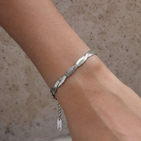 Wholesale Women's Minimalist Geometric Stainless Steel Doublelayer Blade Chain Stackable Bracelet With Polish Design