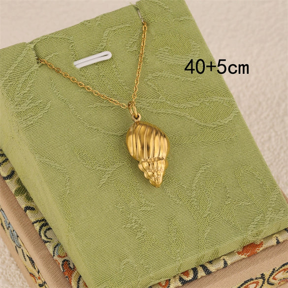 Wholesale Women's Minimalist Geometric Stainless Steel 18K Gold Plated Cross Chain Necklace