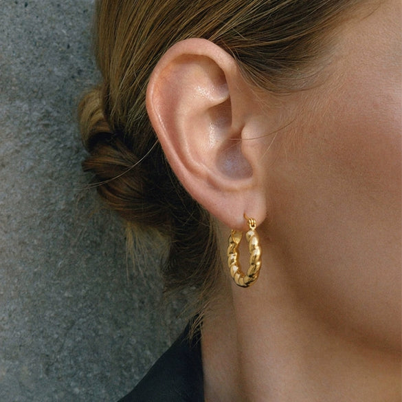 Wholesale Women's Minimalist Geometric Stainless Steel Twist Hoop Earrings With Vacuum Real Gold Plating