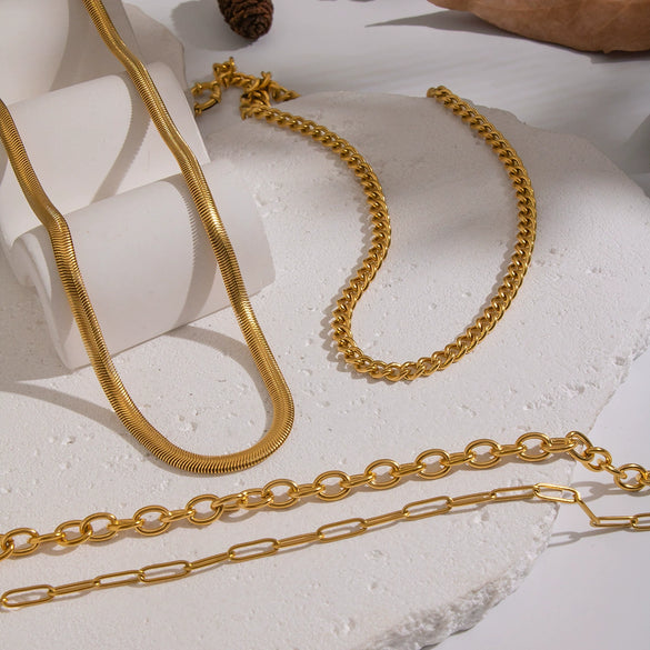 Wholesale Women's Minimalist Geometric Stainless Steel Vacuumplated 18K Gold Spring Clasp Pendant Snake Bone Fishing Line Chain Necklace