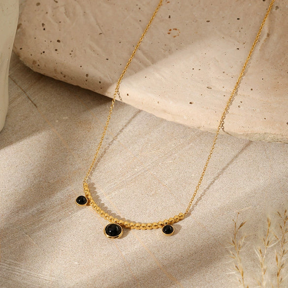 Wholesale Women's Minimalist Geometric Titanium Steel And Stainless Steel Goldplated Round Pendant Oshaped Chain Necklace