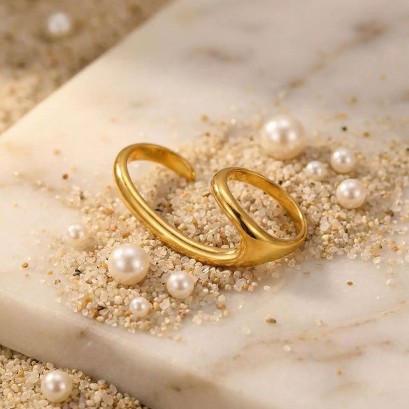 Wholesale Women's Minimalist Geometric Titanium Steel Electroplated Curved Gold Ring