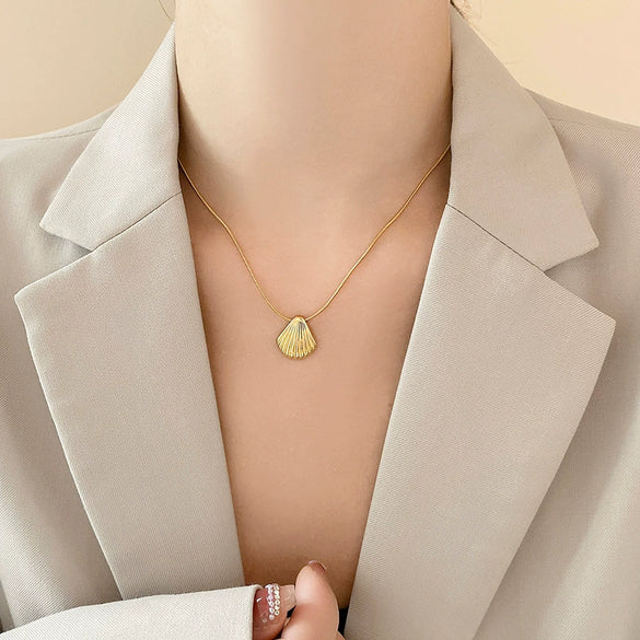Wholesale Women's Minimalist Geometric Titanium Steel Necklace With Electroplated Design And Snake Bone Chain
