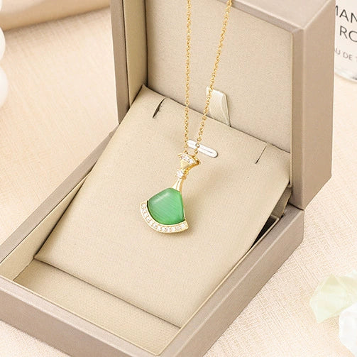 Wholesale Women's Minimalist Geometric U Shape Copper Pendant Titanium Steel Clavicle Chain Electroplated Necklace