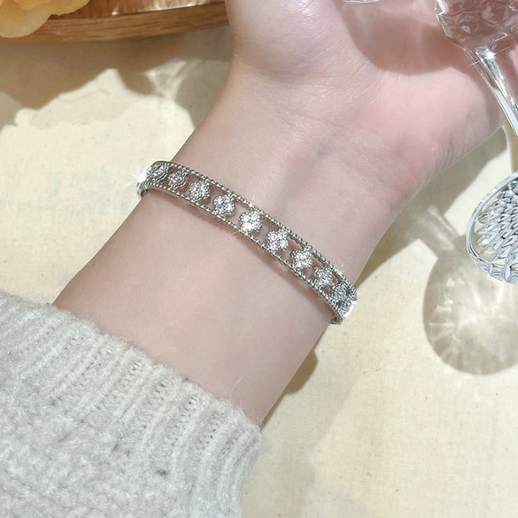 Wholesale Women's Minimalist Light Luxury Brass Microinlaid Fourpetal Flower Bracelet