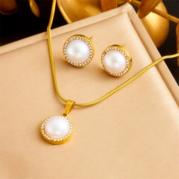 Wholesale Women's Minimalist Natural Round Pearl Diamond Twist Chain Stainless Steel Necklace With Electroplating