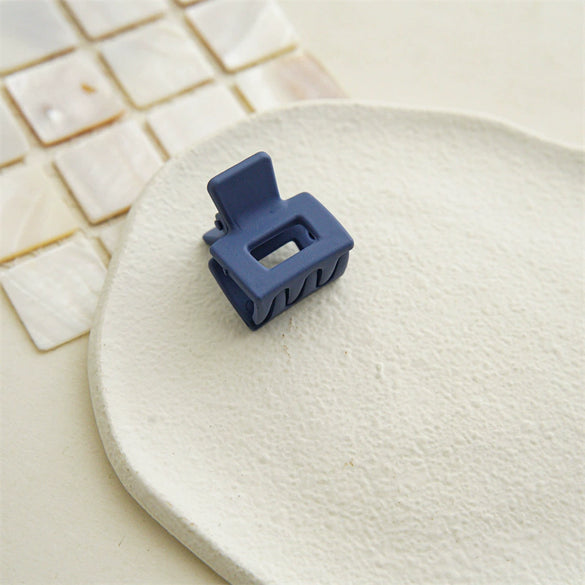 Wholesale Women's Minimalist Plastic Resin Square Bangs Hair Clip With Seiko Design