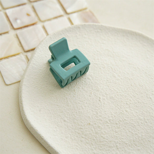 Wholesale Women's Minimalist Plastic Resin Square Bangs Hair Clip With Seiko Design