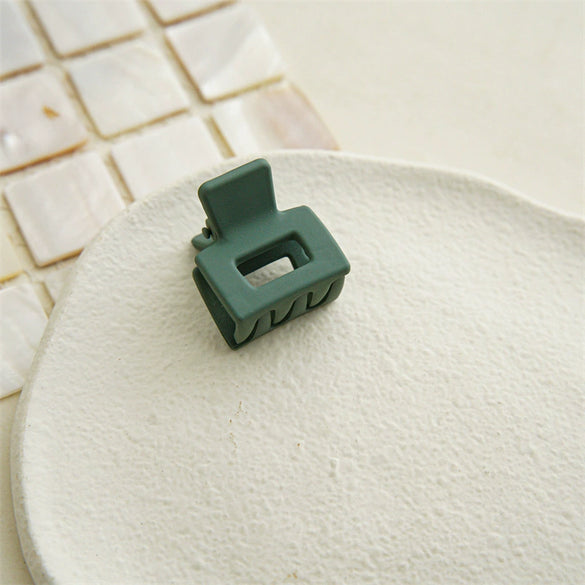Wholesale Women's Minimalist Plastic Resin Square Bangs Hair Clip With Seiko Design