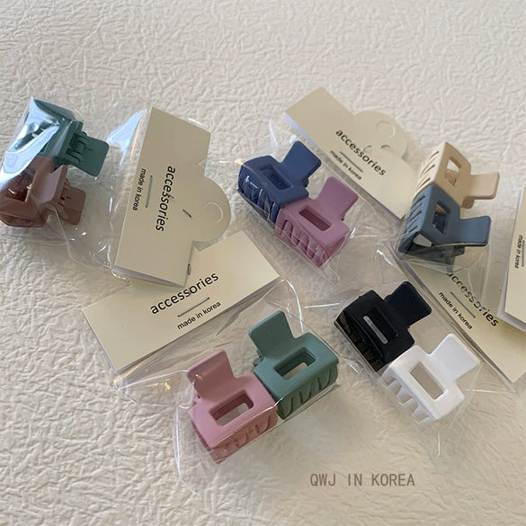 Wholesale Women's Minimalist Plastic Resin Square Bangs Hair Clip With Seiko Design