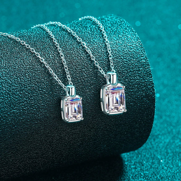 Wholesale Women's Minimalist S925 Sterling Silver Square Sugar Pendant Necklace With Cross Chain And Electroplating Design