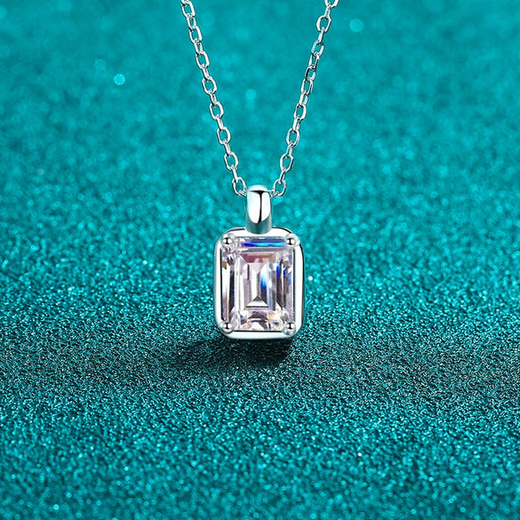 Wholesale Women's Minimalist S925 Sterling Silver Square Sugar Pendant Necklace With Cross Chain And Electroplating Design