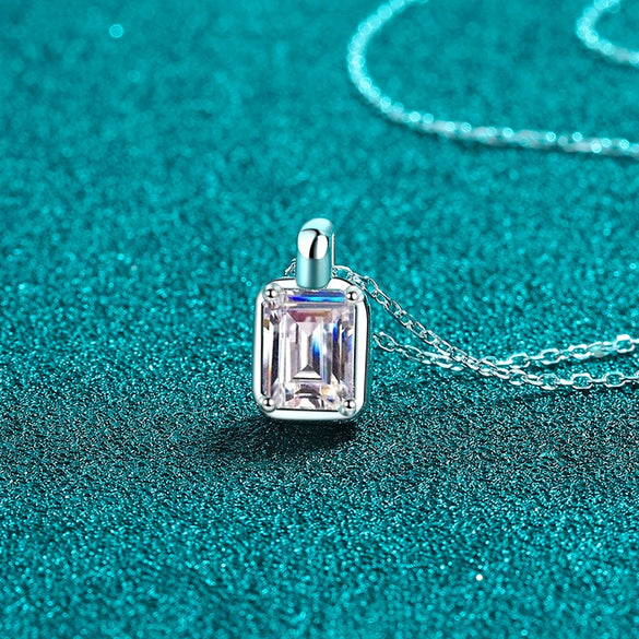 Wholesale Women's Minimalist S925 Sterling Silver Square Sugar Pendant Necklace With Cross Chain And Electroplating Design