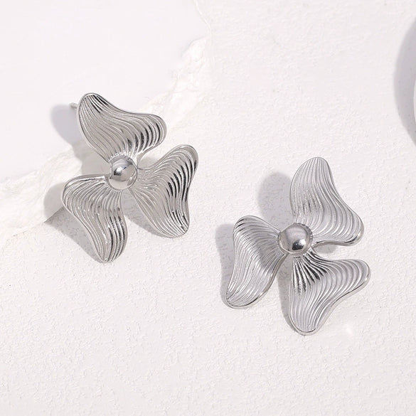 Wholesale Women's Minimalist Stainless Steel Electroplated Threepetal Flower Design Earrings
