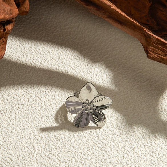 Wholesale Women's Minimalist Stainless Steel Flower Pleated Opening Ring With Geometric Design And Electroplating