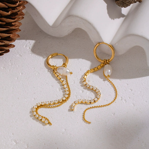 Wholesale Women's Minimalist Stainless Steel Vacuum Real Gold Plated Freshwater Pearl Rhinestone Tassel Earrings