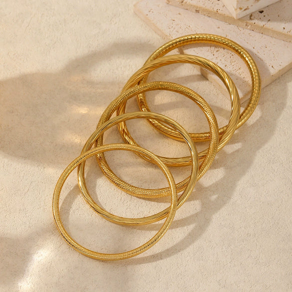Wholesale Women's Minimalist Thread Design Hollow Bracelet In Stainless Steel With 18K Furnace Vacuum Plating