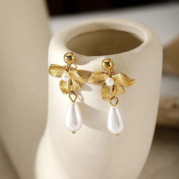 Wholesale Women's Minimalist Threedimensional Flower Pendant Tassel Stainless Steel Goldplated Resin Electroplated Earrings