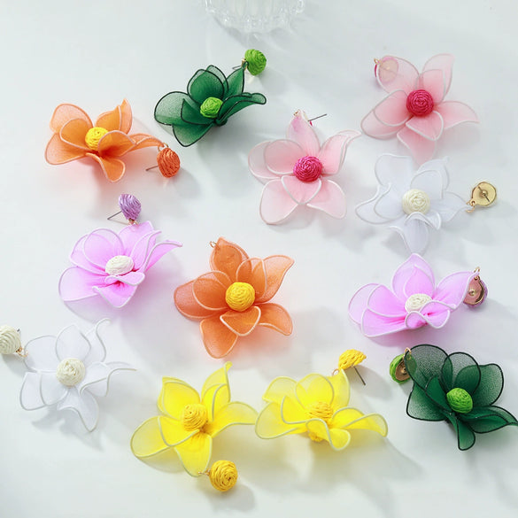Wholesale Women's Mixed Materials Hand Knitted Flower Shape Cloth Raffia Grass Earrings Fashion Bohemia Design