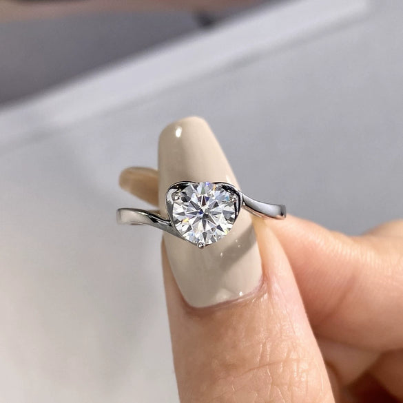 Wholesale Women's Moissanite Heart Ring In 925 Silver With Electroplating Treatment