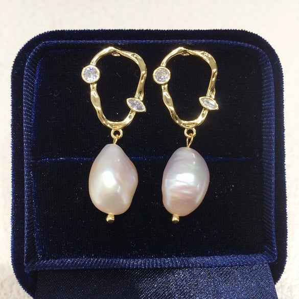 Wholesale Women's Natural Freshwater Baroque Pearl Earrings Alloy Inlaid With Artificial And Semiprecious Stones Alien Shape Retro Style